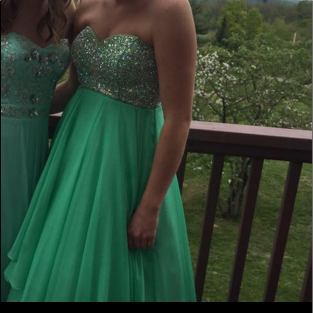 Prom Dress! - Picture 2 of 6